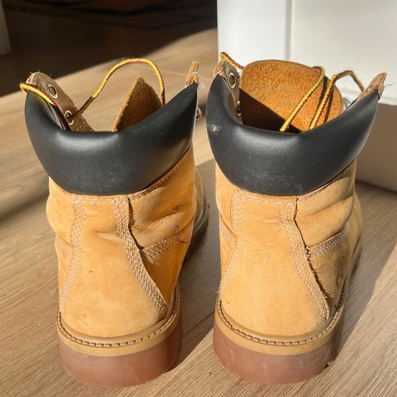 Original Timberland classic boots, boys size 5 - womens size 7 - Picture 3 of 4